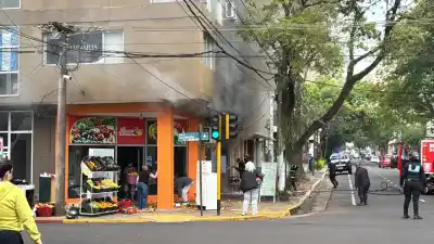 Incendio en un edificio del centro de Posadas: el humo obligó a cortar el tránsito