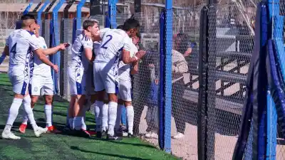 El golazo del "Bomba" Carrasco que desató el festejo familiar en Rincón