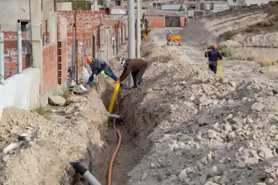 Sin ayuda de Nación, Comodoro avanza con fondos propios y ya superó las mil conexiones de gas