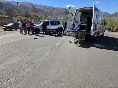 Chocó en moto contra una camioneta en Tafí del Valle y terminó con graves heridas