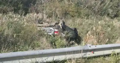 Tragedia en la Ruta 129: murió una joven de 28 años tras un vuelco