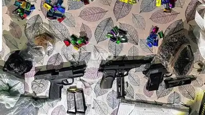 Encontraron un arsenal en un allanamiento por microtráfico: una de las detenidas tiene 21 años
