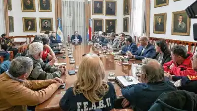 Frigerio se reúne con los bomberos y promete cambios