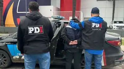 Con el puesto arrasado y todo el barrio mirando, la Policía sumó un nuevo detenido por el robo al vendedor de Rondeau y Olivé