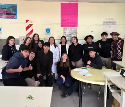 33 estudiantes de una escuela técnica cambiaron el aula por un laboratorio y lo que hicieron adentro sorprende