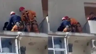 Una mujer se sentó en la cornisa de un edificio de 10 pisos y desató un operativo de rescate en Caballito