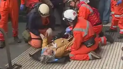La abuela que convulsionó en la marcha y la respuesta de la Policía que no tiene explicación