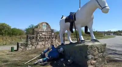 Subieron a un monumento histórico en Salta y dejaron una escena que enfureció a todo un pueblo