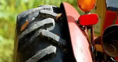Tragedia en Santiago del Estero: Una nena de tres años murió tras caer de un tractor en movimiento