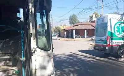 Descompensado en un colectivo: los policías que le salvaron la vida