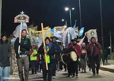 La fe que mueve montañas: 200 peregrinos de La Poma ya caminan hacia Salta