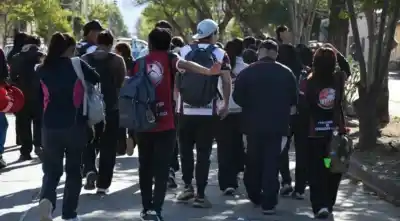 Una multitud se movilizó por los barrios del norte de Salta: el motivo que los unió