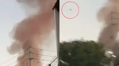 Pánico en Merlo: Garrafas voladoras y un cráter en el techo tras incendio descontrolado
