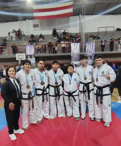 Diez correntinos dejaron su huella en un torneo nacional de taekwondo