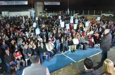 El gobernador llegó al interior con obras, pero lo que destacó de la visita sorprendió a todos