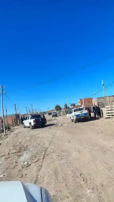 Allanaron cuatro casas en Trelew: el dato que apareció tras el ataque a tiros