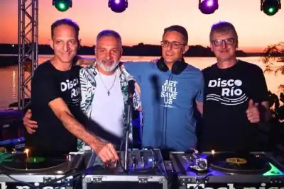 Diez horas de vinilo frente al Paraná: el dato que los más jóvenes no pueden creer