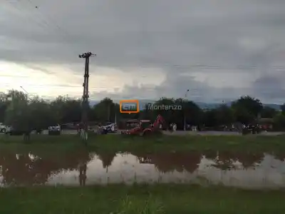 Desbordó el río Pueblo Viejo en Monteros