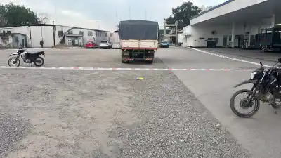 Estacionó en la YPF de Banda del Río Salí y un camión la embistió: no llegó con vida al hospital