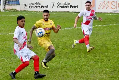 Crucero se quedó con el clásico moderno y lo bajó de la punta a Guaraní