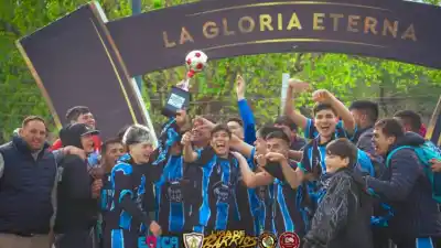 La final barrial terminó sin goles y se definió desde los doce pasos: ¿quién levantó la copa?