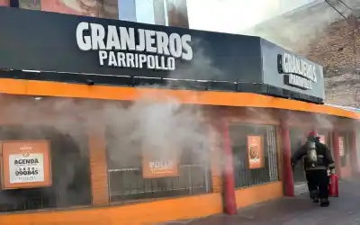 Se le prendieron fuego los pollos en pleno centro: lo que pasó adentro del parripollo