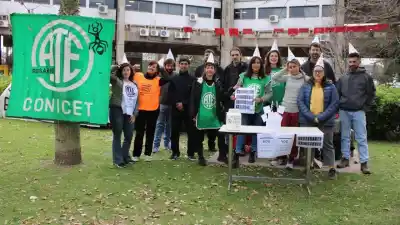 Tres años esperando un cargo en el Conicet: la protesta que se convirtió en una 'no fiesta'