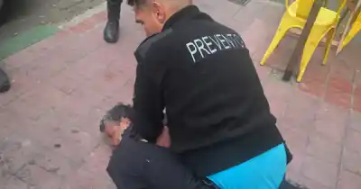 Entró a la joyería a los gritos, se llevó unos aros y no llegó lejos