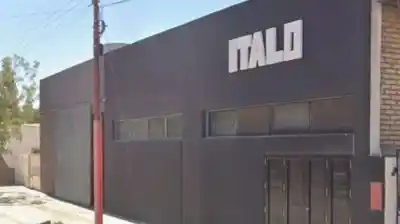Le negaron un trago en un boliche, volvió con un bidón de nafta y terminó embistiendo a dos mujeres