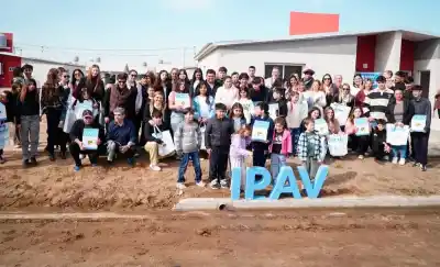 Catriló celebró 129 años y 20 familias recibieron la llave de su casa