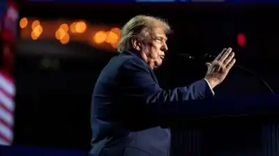 Trump prometió US$5.000 para cada adulto, pero escondió de dónde saldría la plata