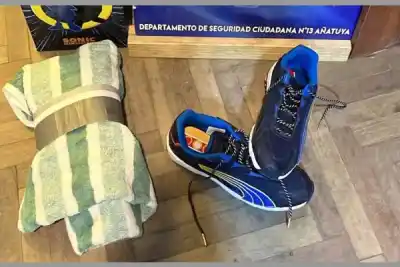 Compró zapatillas de colección a 30 mil pesos y terminó con la policía adentro de su casa
