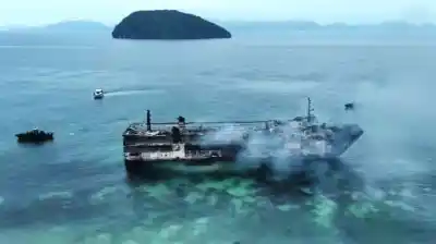Un ferry se incendió en Filipinas: el humo no deja declarar el fuego extinguido y hay 86 desaparecidos