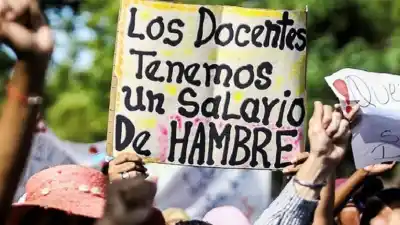 Un diputado destapó la brecha entre lo que gana un ministro y lo que cobra una maestra