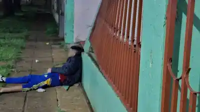 Intentó frenar una golpiza en Posadas y terminó atropellado: buscan a la conductora
