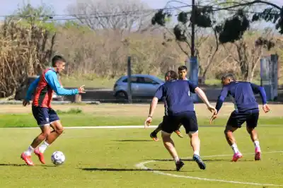 Pellerano no se casa con un solo esquema y el Lobo define el once para recibir a Rafaela