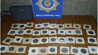 Le arrebató la cartera con monedas de colección y salió corriendo: no esperaba lo que pasó después