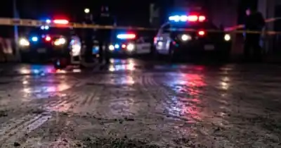Quince adolescentes se enfrentaron a piedrazos en Caleta Olivia: la Policía terminó usando una escopeta antitumulto