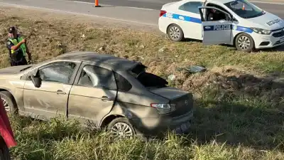 Volcó en la Ruta 66 con sus dos hijos a bordo: el detalle que llamó la atención de los policías