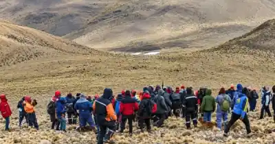 Minera denuncia un ataque con hondas en Aguas Calientes y la comunidad responde con una grave acusación