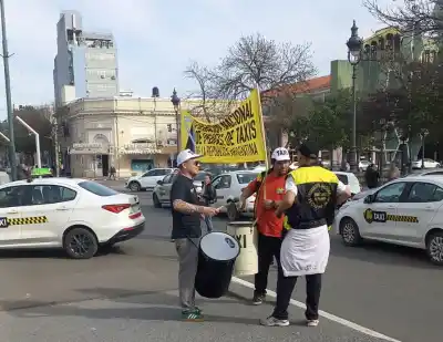 Taxistas coparon el Concejo de Santa Rosa y hay un motivo que complica a Uber y Didi