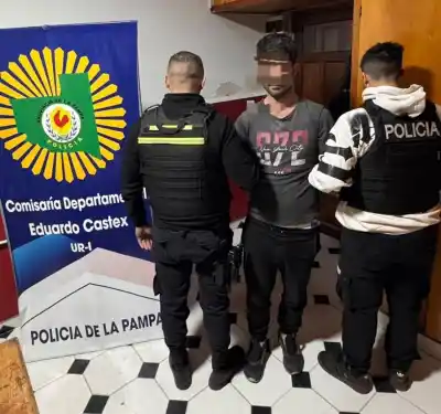 Le mostró el cuchillo y le exigió la plata, pero la empleada tenía un arma secreta