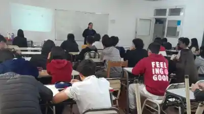 Eldorado lleva la prevención del suicidio a las aulas: el mensaje que buscan instalar en los colegios