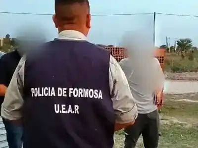 Alertados por un "pasamanos", los policías lo cachearon y apareció el envoltorio