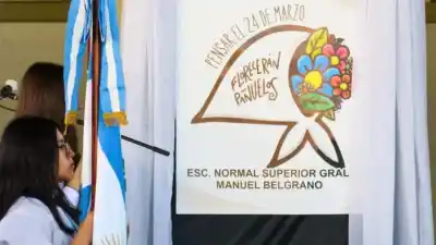 Un programa que busca a los jóvenes en Santiago para hablar de lo que no se olvida