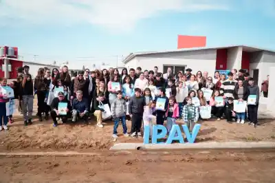 Catriló cumple 129 años y 20 familias recibieron la noticia que esperaban hace más de una década