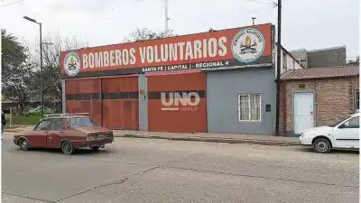 En el norte de Santa Fe, 50 bomberos combaten el fuego con lo que venden en su propio cuartel