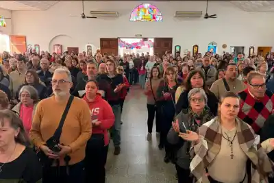 Llegaron las reliquias de San Carlo Acutis a Paraná: el gesto que emocionó a una madre lo cambió todo