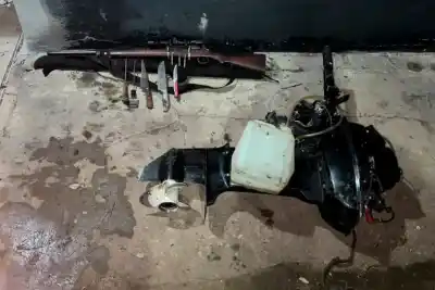 Dos operativos en una noche: un uruguayo detenido y un arma escondida entre los asientos