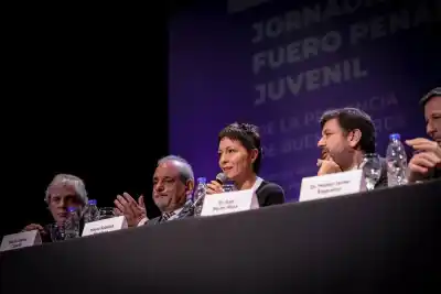 Mayra Mendoza y Mena encabezaron en Quilmes una cumbre clave por la nueva ley de imputabilidad juvenil
